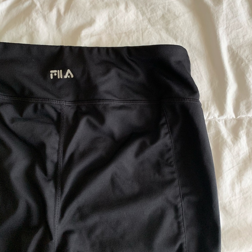 🛍FILA Black Capris - Picture 4 of 5